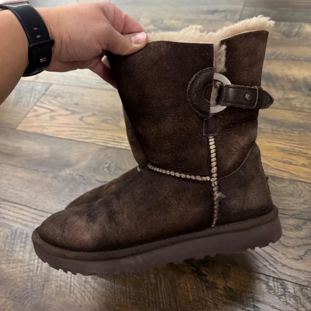UGG Chocolate Brown Suede Shearling Buckle Boots 1013491 Womens 7 Cabin Comfort